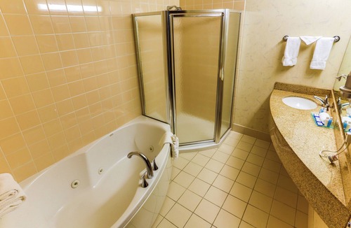 Dubuque Hotel | Grand Harbor Resort