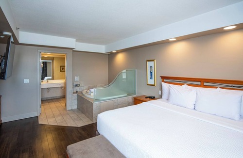 Calgary Hotel | Grand Hotel & Conference Centre Calgary Airport, an Ascend Collection Hotel
