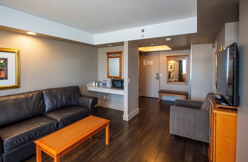 Calgary Hotel | Grand Hotel & Conference Centre Calgary Airport, an Ascend Collection Hotel