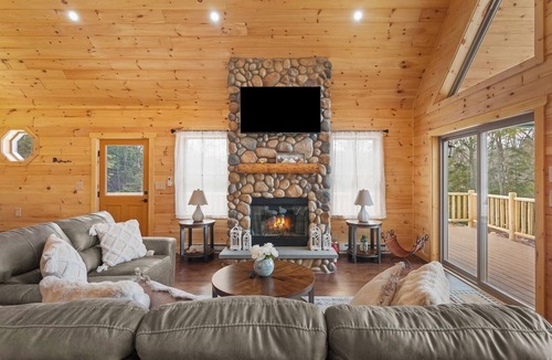 Schenevus Cabin | Grand Lakeview Luxury Log Cabin, Game room & Fire Pit, Near all baseball camps