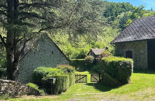 Espartignac House | Grand MOULIN Restored In Beautiful Green Space, Near Uzerche