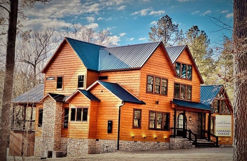 Broken Bow Cabin | Grand Oasis|Creekside|Outdoor Kitchen|2 Game Rooms