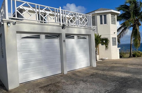 Marley Vale House | 'GRAND RIVEIRE' Private Room with Ocean View