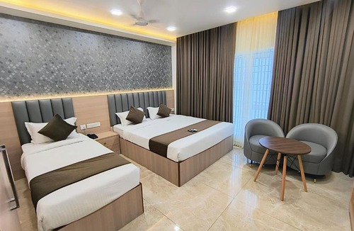 Thousand Lights Hotel | Grand Silver