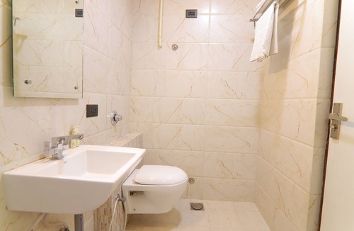 Basai Hotel | Grand Sparrow Inn Hotel, Agra