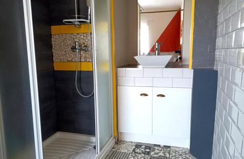 Saint-Ambroix Apartment | Grand studio climatisé avec draps fournis et grand parking gratuit