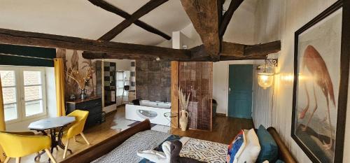 Confolens Apartment | Grand studio romantique avec air climatisé