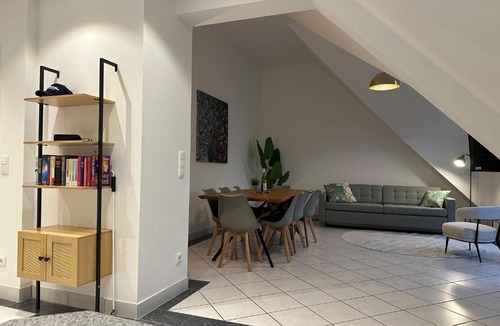 Hallbergmoos Apartment | Grand Suite - Perfekt für 6-8! Parken Flughafen