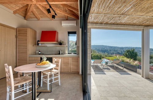 Tsoukaladhes Villa | Grand Suite With Private Pool - with Panoramic View, Art Blue Villas