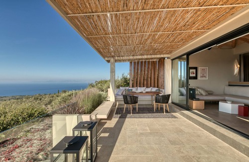 Tsoukaladhes Villa | Grand Suite With Private Pool - with Panoramic View, Art Blue Villas