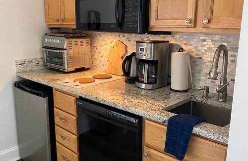 Acme Condo | 🏖️ Grand Traverse Bay Lake View Condo ➠ 5682