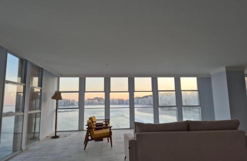 Morro do Maluf Apartment | Grande apartamento Guarujá frente e junto ao mar!