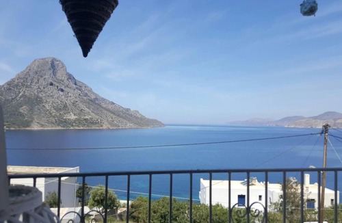 Massouri House | Grande Grotta Studios - Sleeps 8 - Free Parking