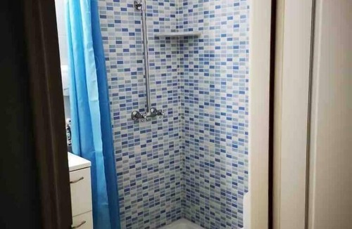 Massouri House | Grande Grotta Studios - Sleeps 8 - Free Parking