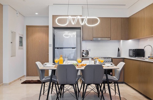 Downtown Dubai Apartment | Grande Suites by Hostiva - Burj View