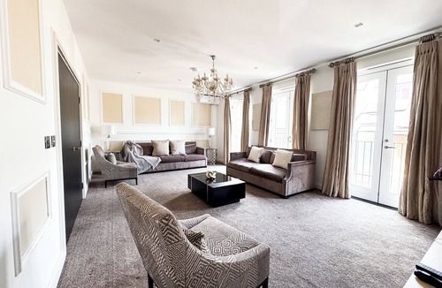 Ravenscourt Park House | GrandLux Stays - 5BR Shepherd's Bush