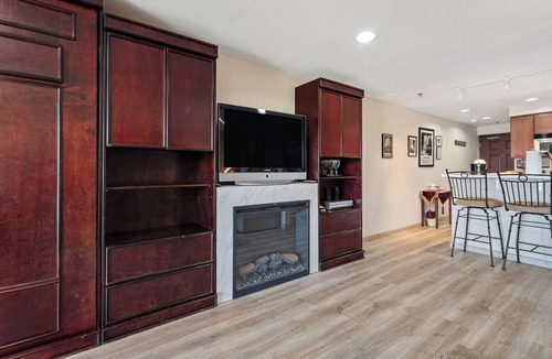 Chelan Condo | GrandView 106 - Luxury Waterfront Condo