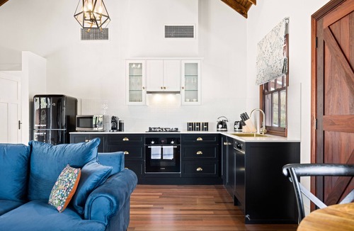 Dawesley Villa | Grandview Accommodation - Hideaway Huts