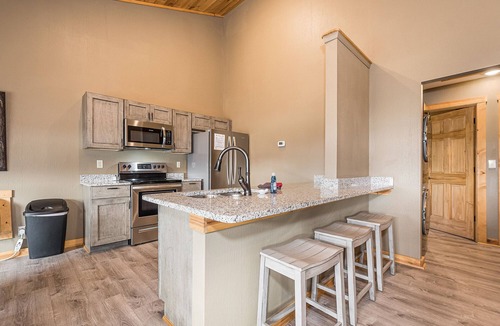 McHenry Cabin | Grandview Cabin Suite 28-Hot Tub, Dog Friendly