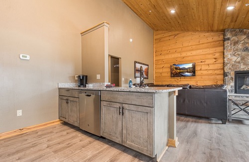 McHenry Cabin | Grandview Cabin Suite 28-Hot Tub, Dog Friendly