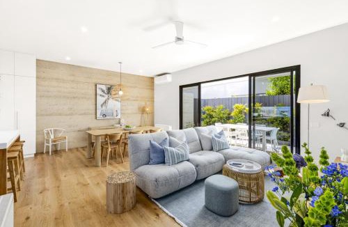Barwon Heads House | Grandview Luxe- Central Barwon Heads, Brand New, Sleeps 6, Aircon, Parking, WIFI, walk to beach and shops