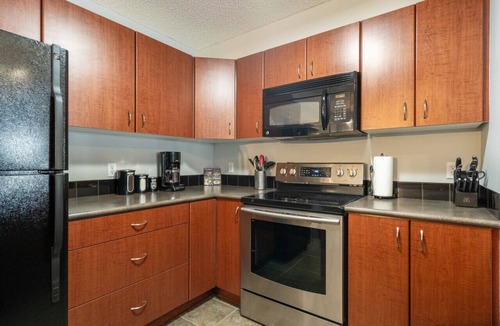 Invermere Apartment | Grandview Pointe | Pool | Hot Tub | Gym