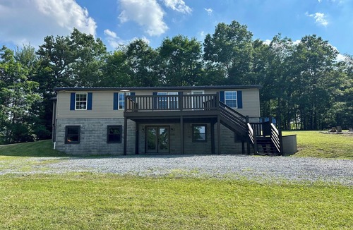 Allegheny Township House | Grandview Ridge, a Mountain Estate with scenic views and an unforgettable stay.