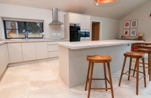 Loppington Cottage | GRANGE BARN, pet friendly, character holiday cottage in Burlton