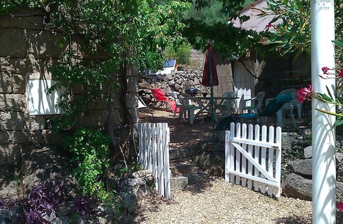 Arca House | Granite house, with large shady garden .