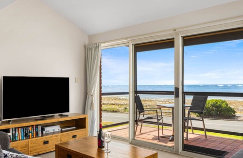 Encounter Bay Apartment | Granite Views Beachfront Apartment in Encounter Bay