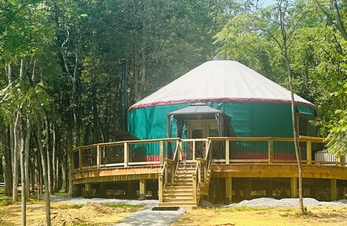 Shenandoah House | Granny Squirrel Yut in Shenandoah VA with WiFi, EV Charger, Hot Tub & Fireplace