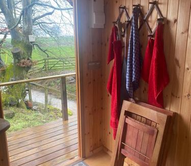 Thornhill Other | Granny’s Hut
