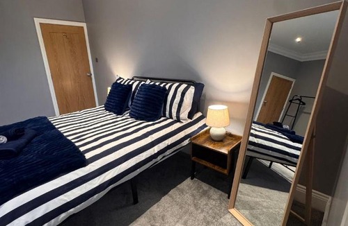 Carlisle Apartment | Granville Road, near Hospital, sleeps 5
