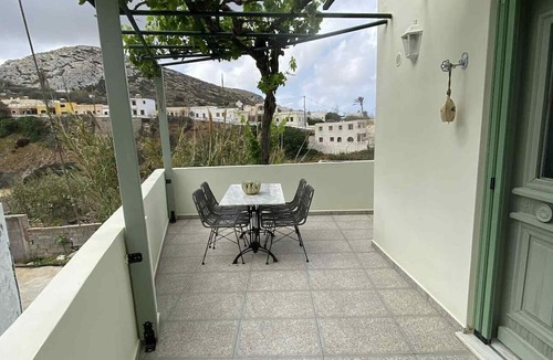 Arkasa Apartment | Grape Vine Apartment with Balcony, Wi-Fi and Air Conditioning