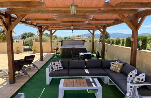 Canada de Don Ciro House | Grapevine Manor