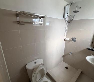 Bagong Pag-asa Hotel | Grass residences tower 1 big room 2 bed xl
