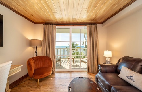 Marathon Hotel | Grassy Flats Resort & Beach Club