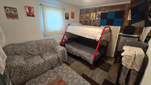 Atlanta Hostel | Grateful Hemphill Large Room A