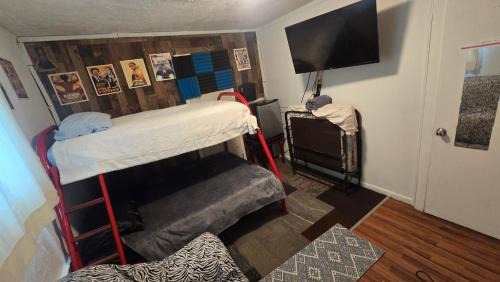 Atlanta Hostel | Grateful Hemphill Large Room A
