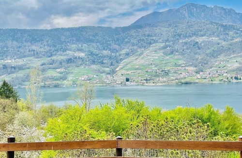 Susa Apartment | Grazioso appartamento con vista spettacolare sul lago