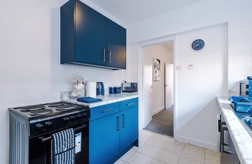 Ellesmere Port House | Great 3-Bed Home, Perfect for Work & Contractors!