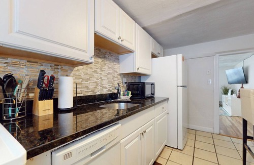Brookline Apartment | Great 1 bed close to Longwd Med, Fenway, parkng