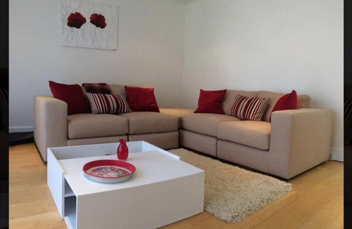 Walpole Apartment | Great 2 BED in Northfields with private garden