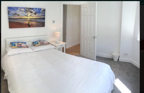 Walpole Apartment | Great 2 BED in Northfields with private garden