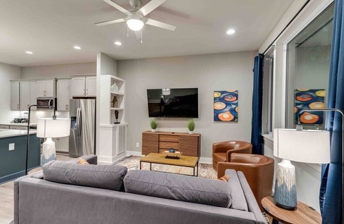 North Nashville House | Great 4 Large Groups! 11 Beds! Rooftop Deck!
