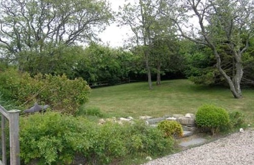 Cliff House | Great 5 Bedroom Compound Off Cliff Rd! Short Walk to Town & Beach!