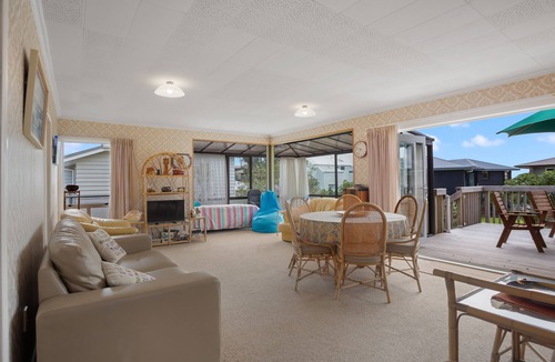 Whangamata House | Great affordable family bach fully self contained