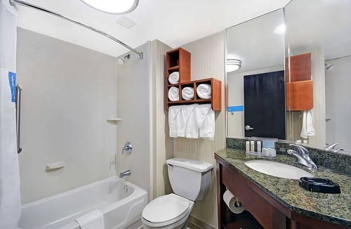 Athens Hotel | Great Amenities! Pool, Free Breakfast and Parking, Near State Botanical Garden!