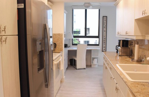 Key Biscayne Condo | Great Apartment on Key Biscayne, in an exclusive condo with private beach access