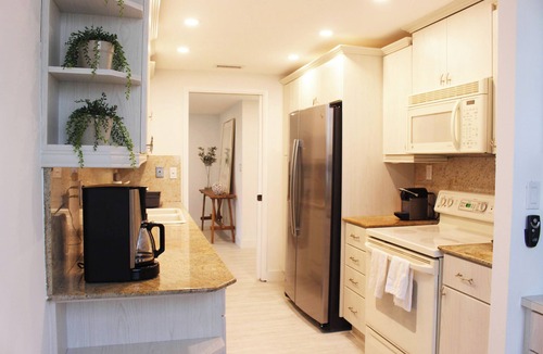 Key Biscayne Condo | Great Apartment on Key Biscayne, in an exclusive condo with private beach access